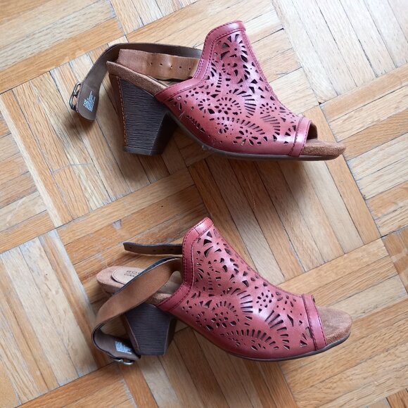 red wedge heels sandals, size 7.5 - Picture 3 of 7